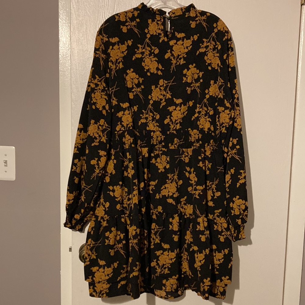 SHEIN Black and Gold Floral Midi Dress - Picture 4 of 4